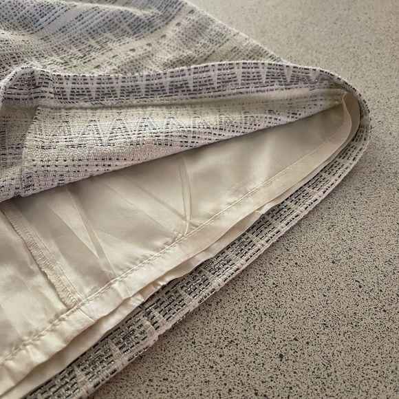 #121 🌟HOST PIC🌟FOREVER 21 mini skirt cream, black and silver Navaho pattern - Picture 4 of 9